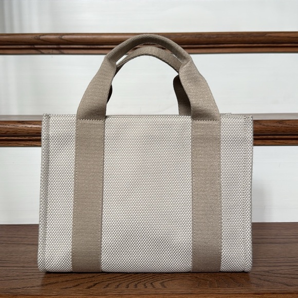 Lululemon Mini Boxy Tote 4.5L ivory tan EUC - Picture 4 of 8